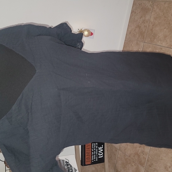 Black dress lined w tie and flow on sleeves - Picture 5 of 8